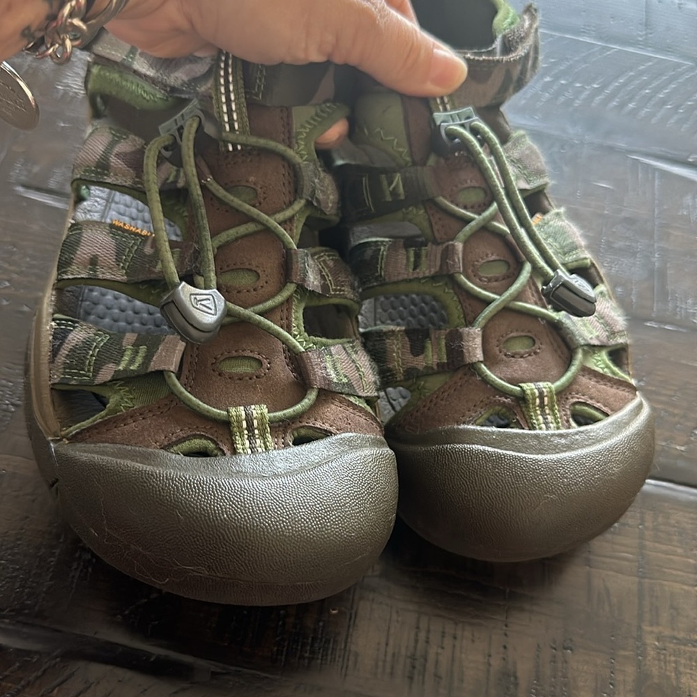 Keen Men’s Size 7 Newport H2 Sports Sandals Outdoor Hiking Washable Shoes Camo - Picture 4 of 16